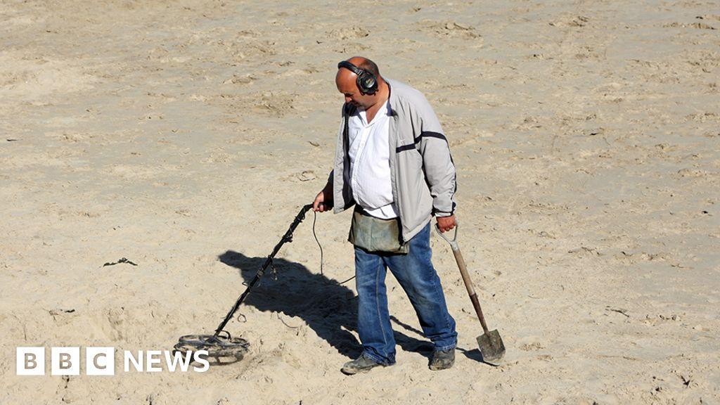 New permit scheme for Cleethorpes beach metal detectorists