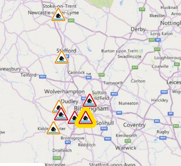 It's wet across the #Midlands today.
Please check your #flood risk at the link below.
https://t.co/sWDJjMzA35
And watch out for surface water on the roads. https://t.co/tHO00d1sz3