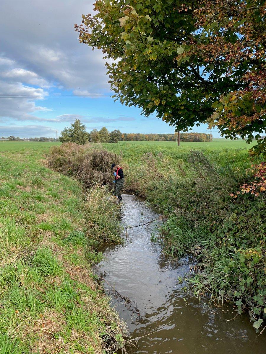 Officers have been out collecting invertebrate samples from the River Waring.
We use these samples to assess the impact of drought on the river ecology.
Read more about the drought situation here: https://t.co/gtJY2ztyqI #Drought #Lincolnshire https://t.co/I5zmwltOYZ
