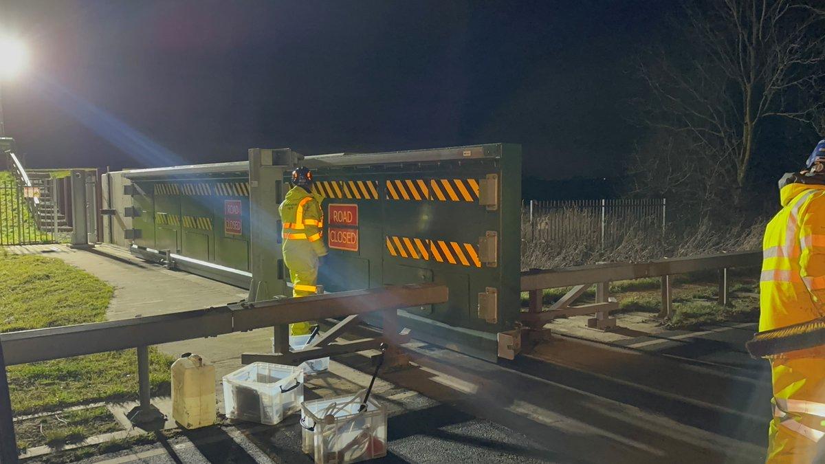 We used the South Ferriby gates for the first time in anger last night as high tides peaked on the Lincolnshire coast.
Find out more about the gates here:
Make sure you sign up for flood warnings:
South Ferriby floodgates