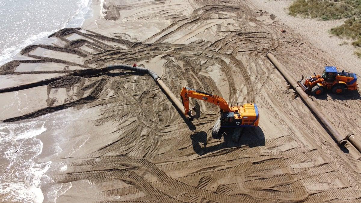 On the Lincolnshire coast, beach nourishment is taking place. The Public Information Unit is moving to Trusthorpe today, come and find out more about what we are doing. Read more about our work on the Lincolnshire coast:
📸 Van Oord